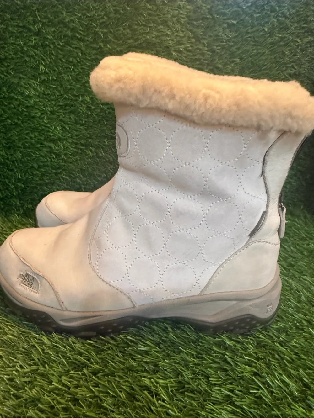 The North Face women’s Cream suede faux fur Shearling Winter Boots insulated 7.0